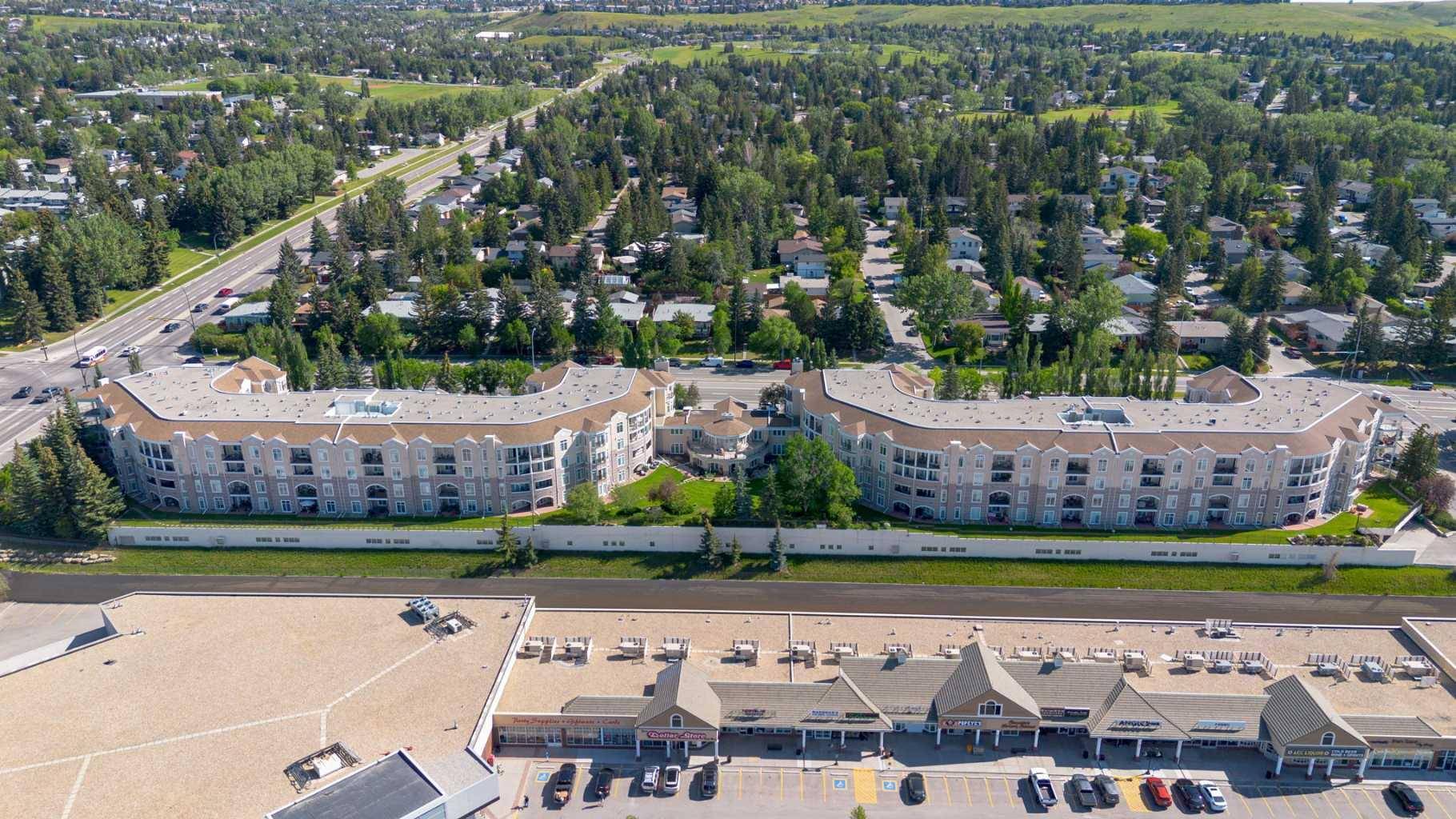 Calgary, AB T3A 5Y7,5201 Dalhousie DR NW #216