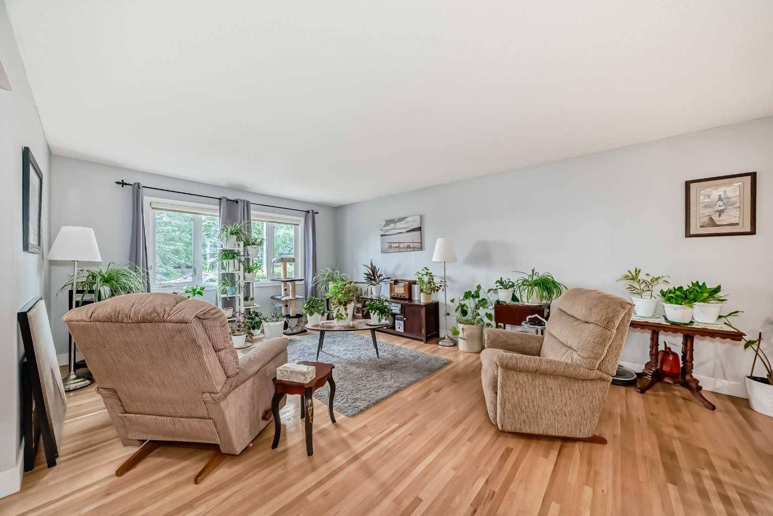 Calgary, AB T2K 4N8,1004 Hunterston HL NW