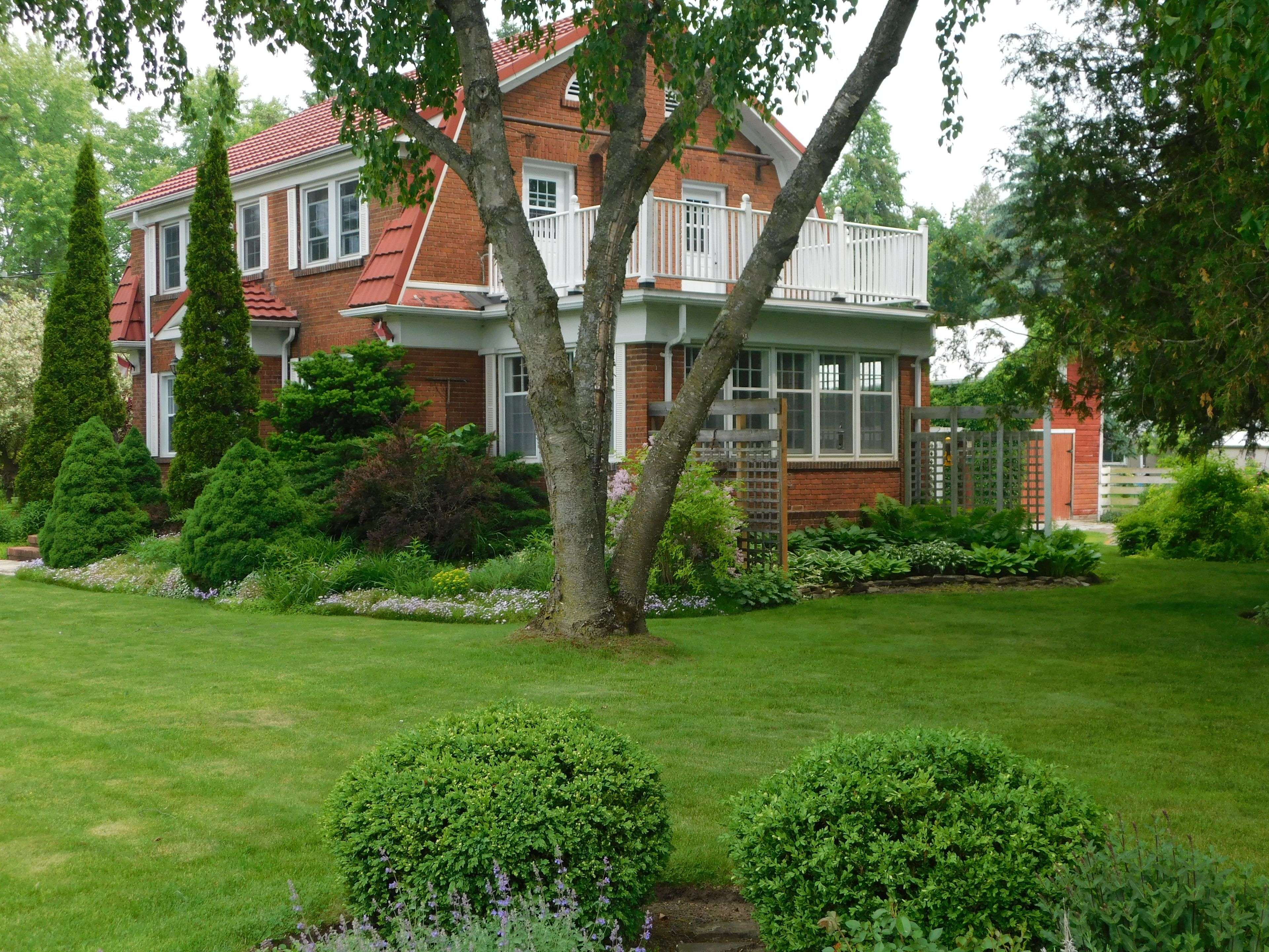Tweed, ON K0K 3J0,459 Moira ST