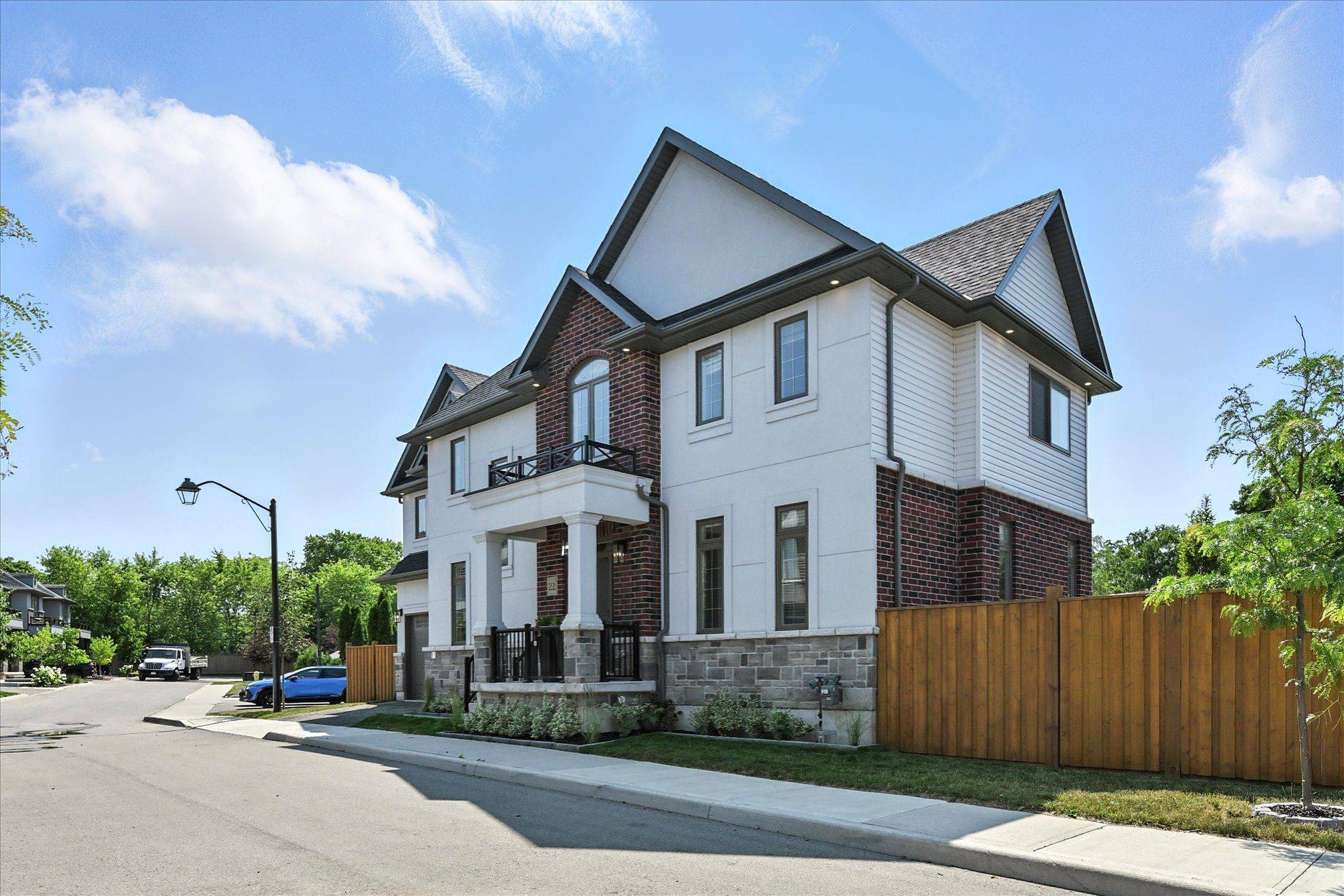 Lincoln, ON L3J 0R2,4297 East AVE E #22