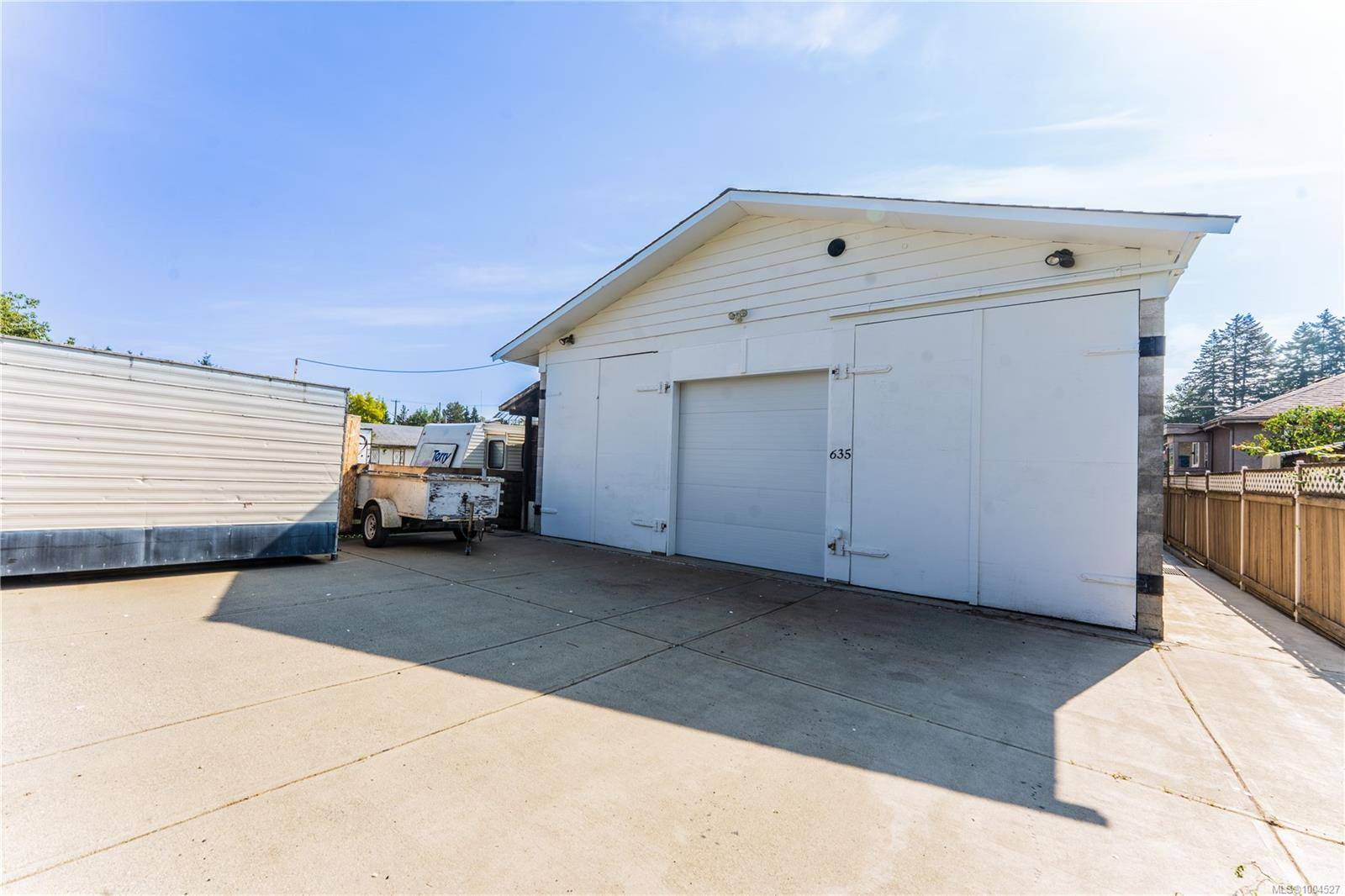 Nanaimo, BC V9R 4H5,635 Park Ave
