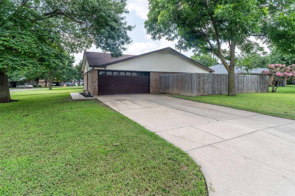 Burleson, TX 76028,728 NW James Circle