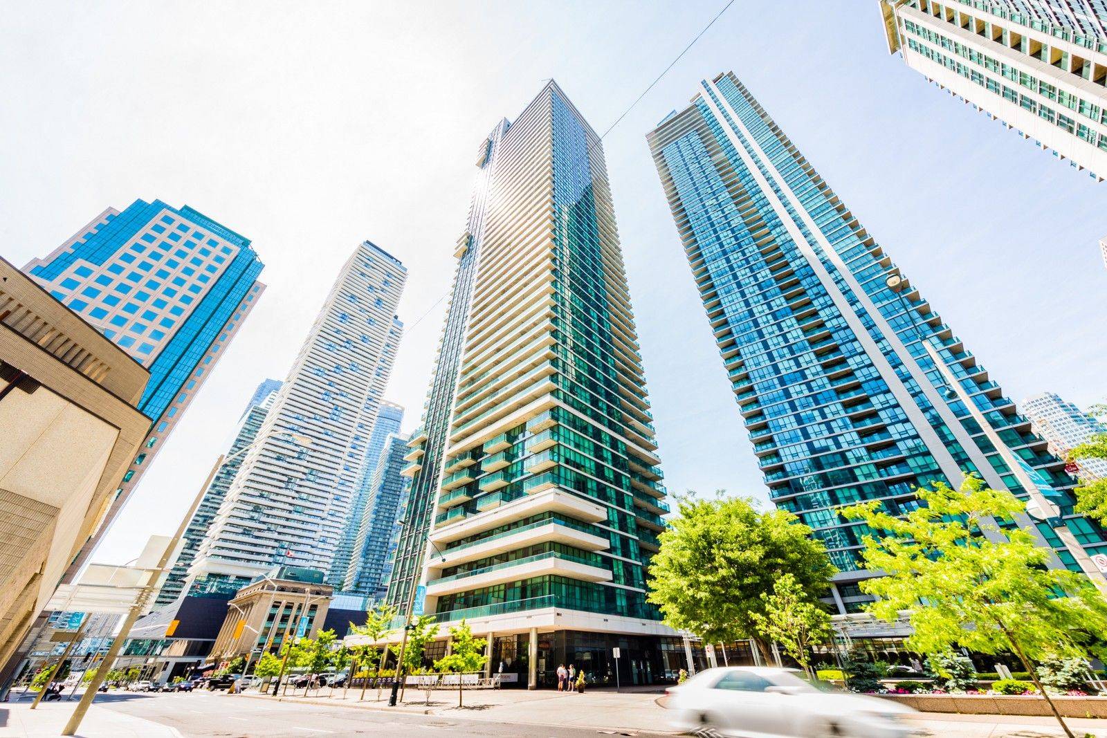 Toronto C01, ON M5J 2Z3,33 Bay ST #4205