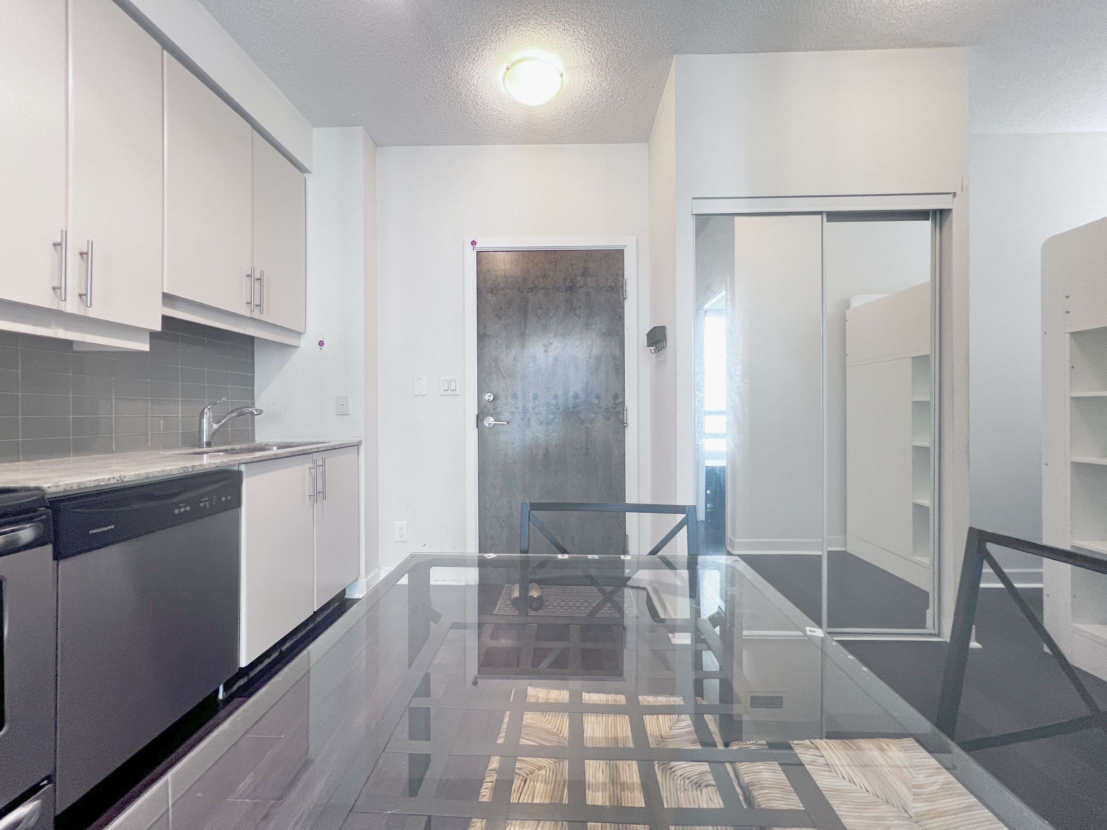 Toronto C01, ON M5J 2Z3,33 Bay ST #4205