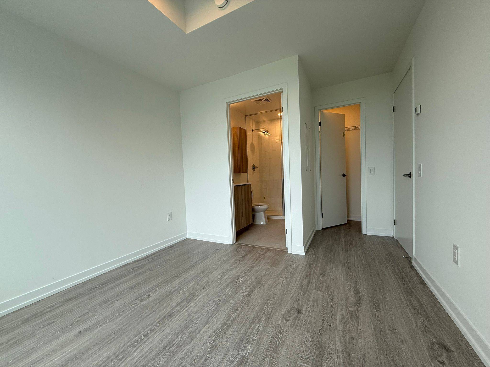 Mississauga, ON L5M 2T1,2485 Eglinton AVE W #1217