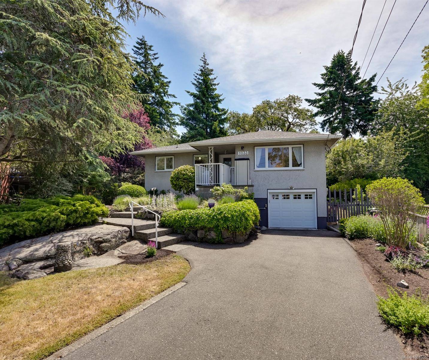 Victoria, BC V8V 4J5,1033 Pentrelew Pl