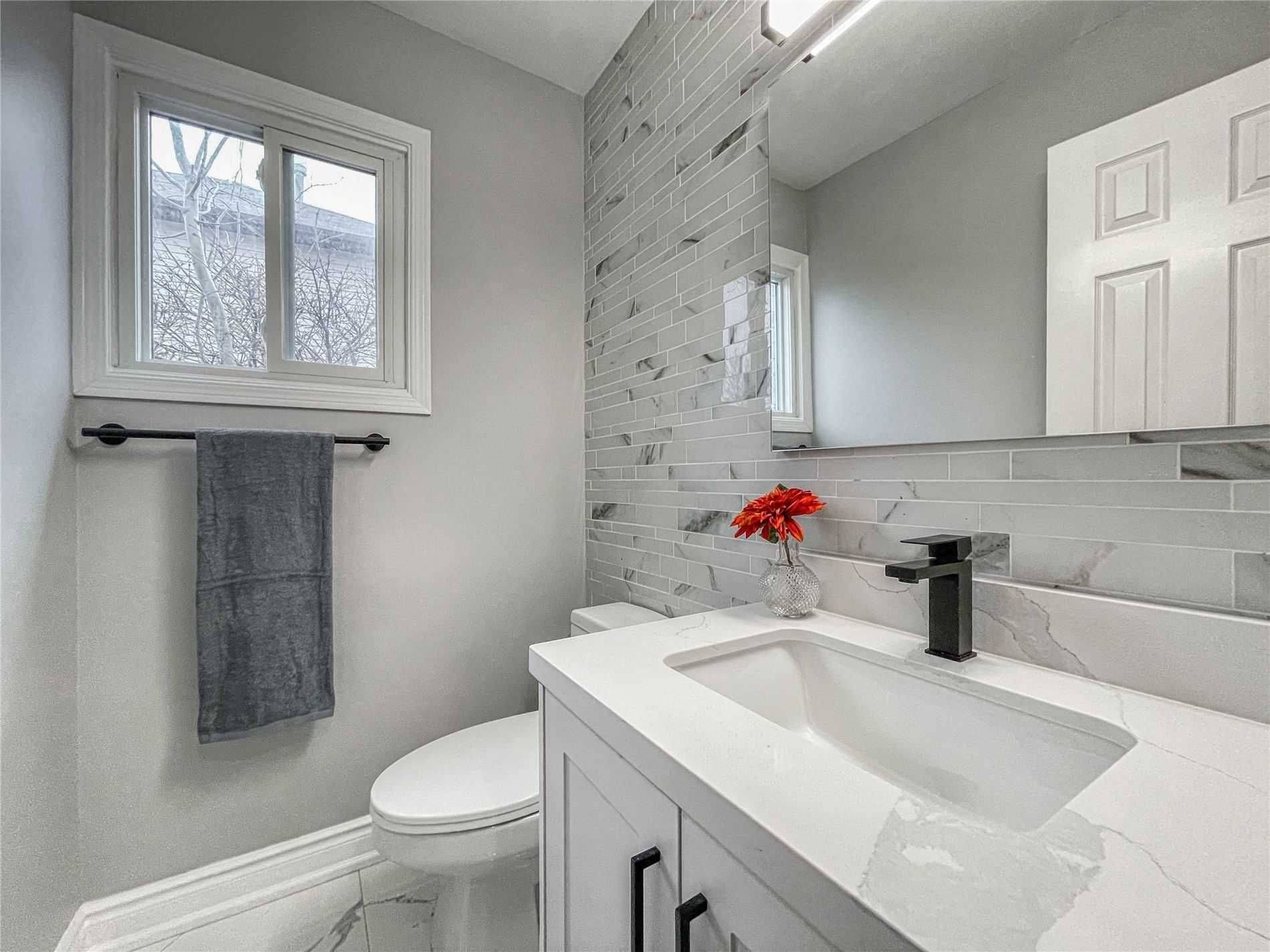 Newmarket, ON L3Y 7W8,136 Bristol RD