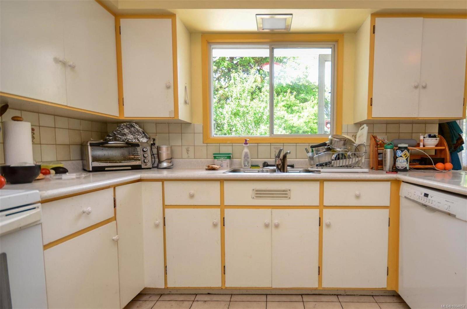 Victoria, BC V8S 1T4,1512 Montgomery Ave