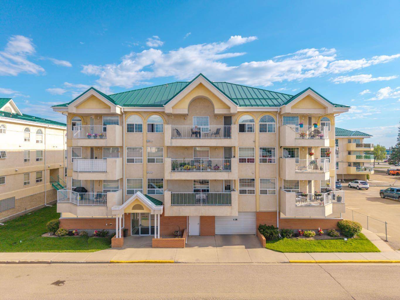 Lloydminster, AB T9V0K4,5116 49 ST #102