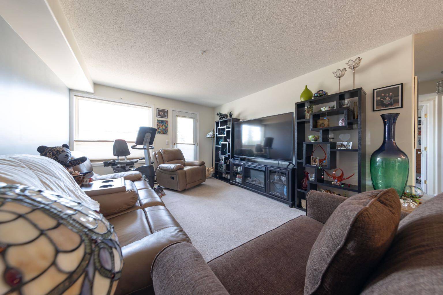 Lloydminster, AB T9V0K4,5116 49 ST #102