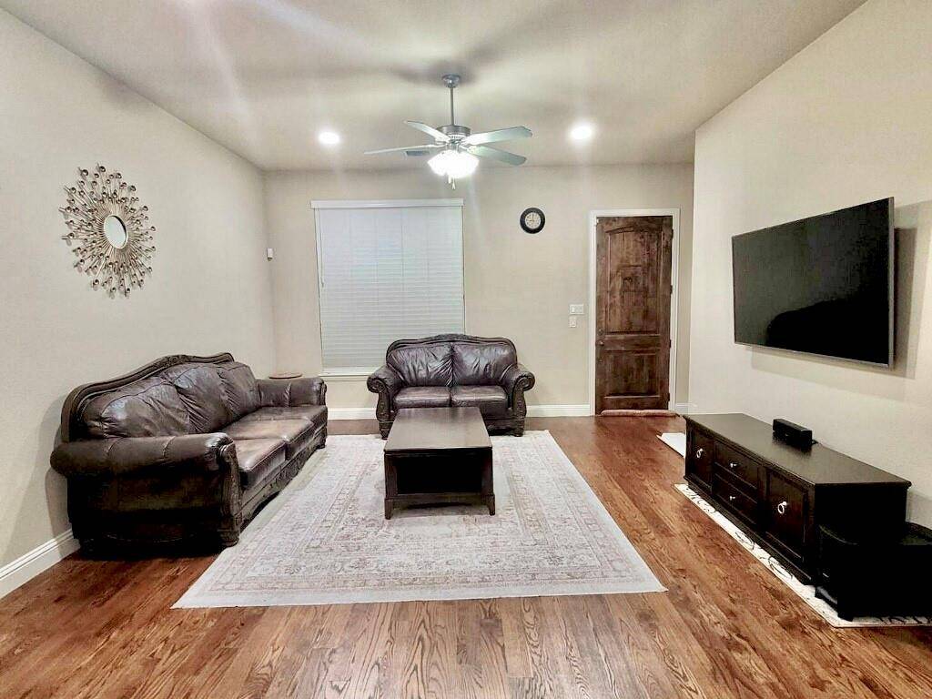 Irving, TX 75063,10534 Tenneyson Ridge Drive