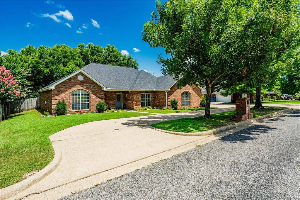 Athens, TX 75751,916 Van Winkle Circle