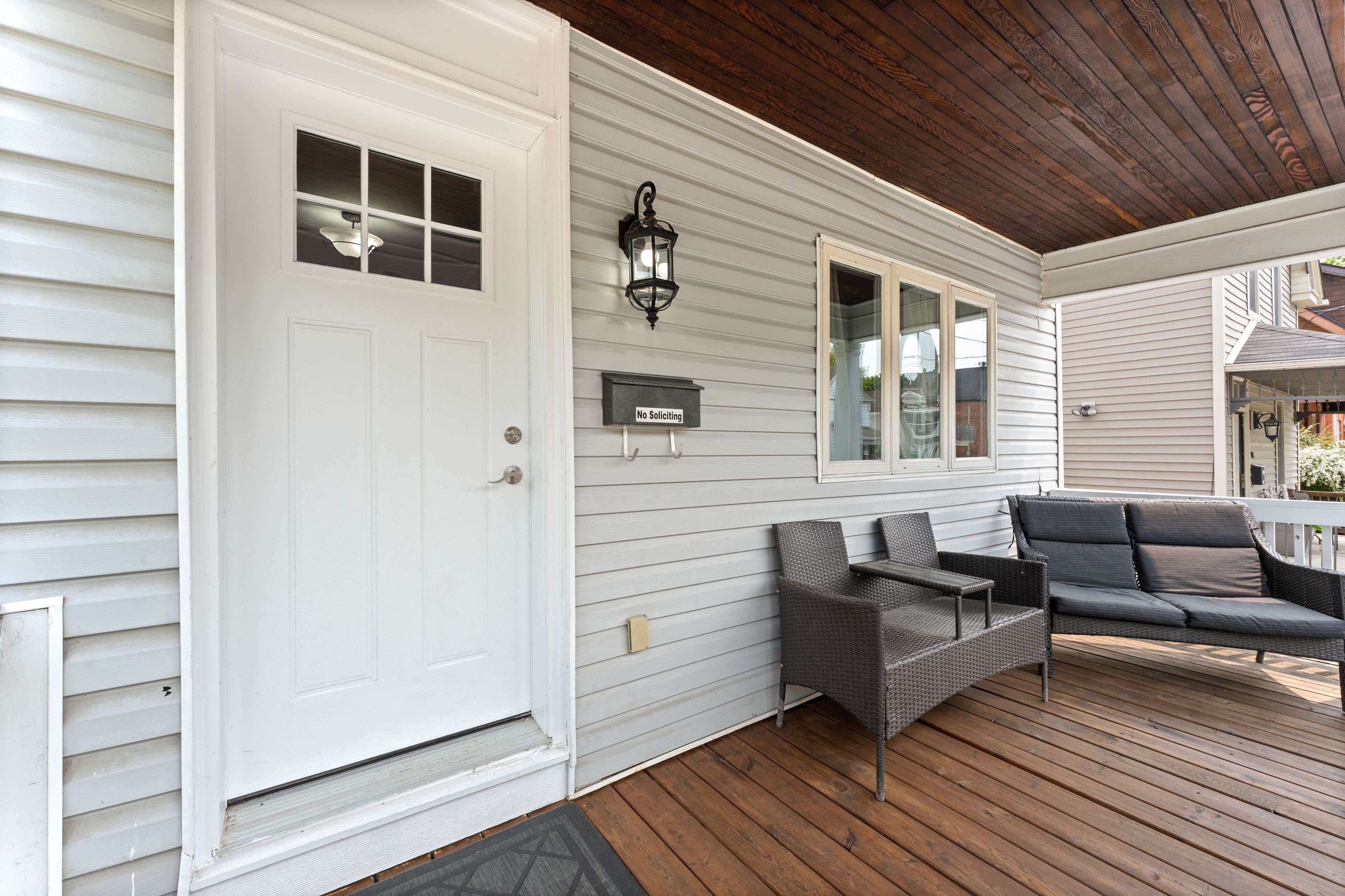 Kingston, ON K7L 3W9,135 Nelson ST
