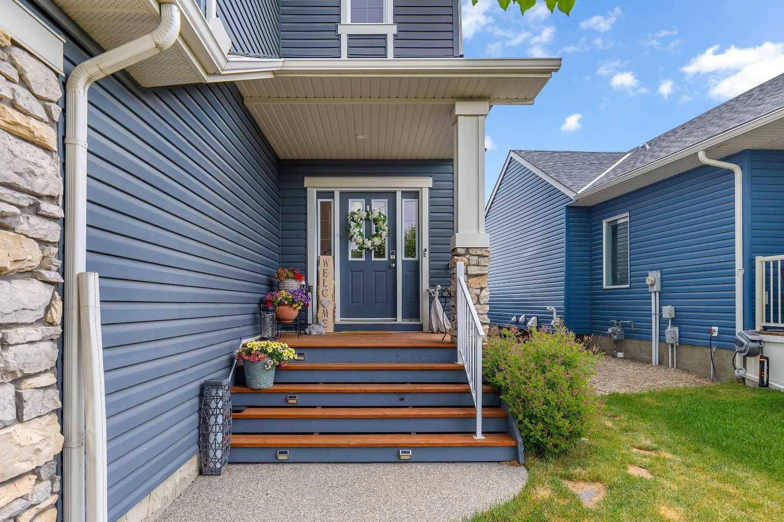 Airdrie, AB T4A 0H1,118 Ravenscroft GN SE
