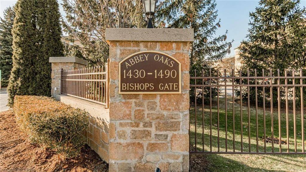 Oakville, ON L6M 4N1,1450 BISHOPS Gate #310