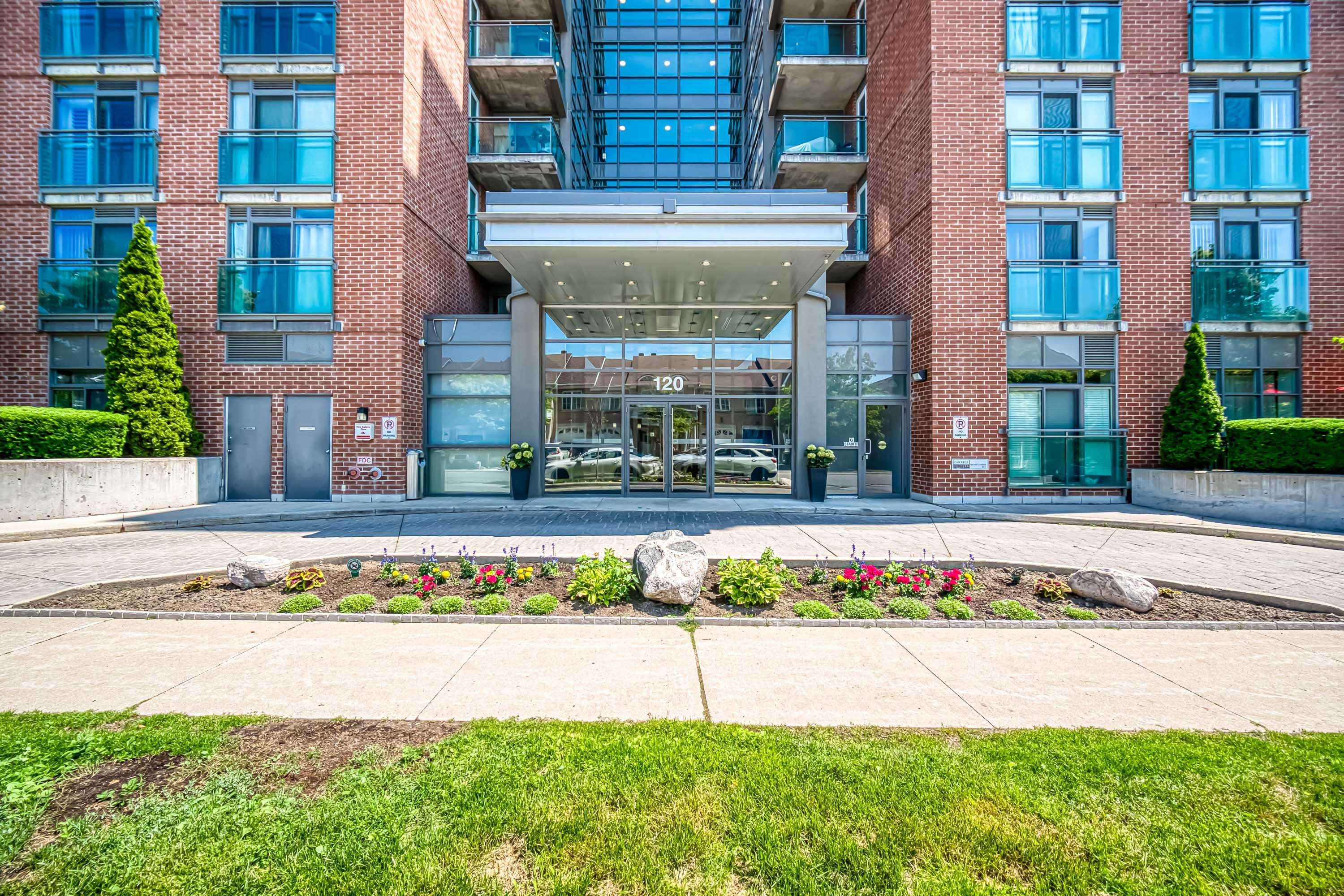 Toronto C13, ON M3C 4C5,120 Dallimore CIR #723
