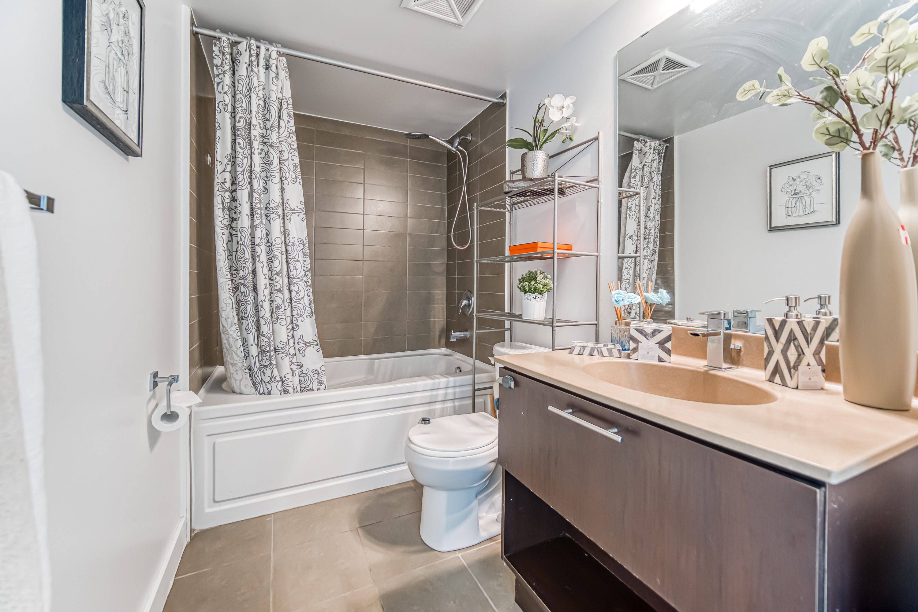 Toronto C13, ON M3C 4C5,120 Dallimore CIR #723
