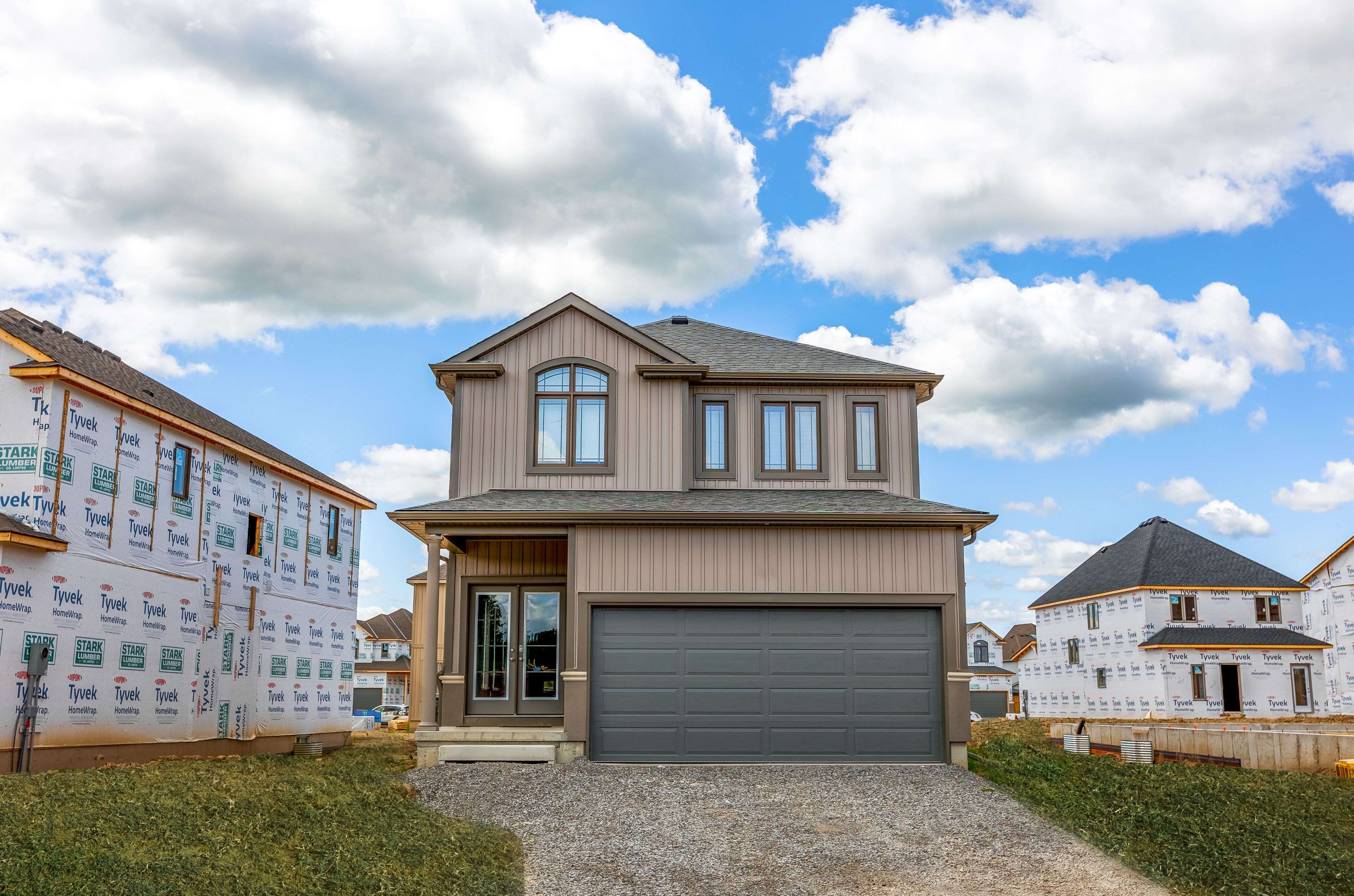 Thorold, ON L2V 0H3,33 Bounty AVE #UPPER