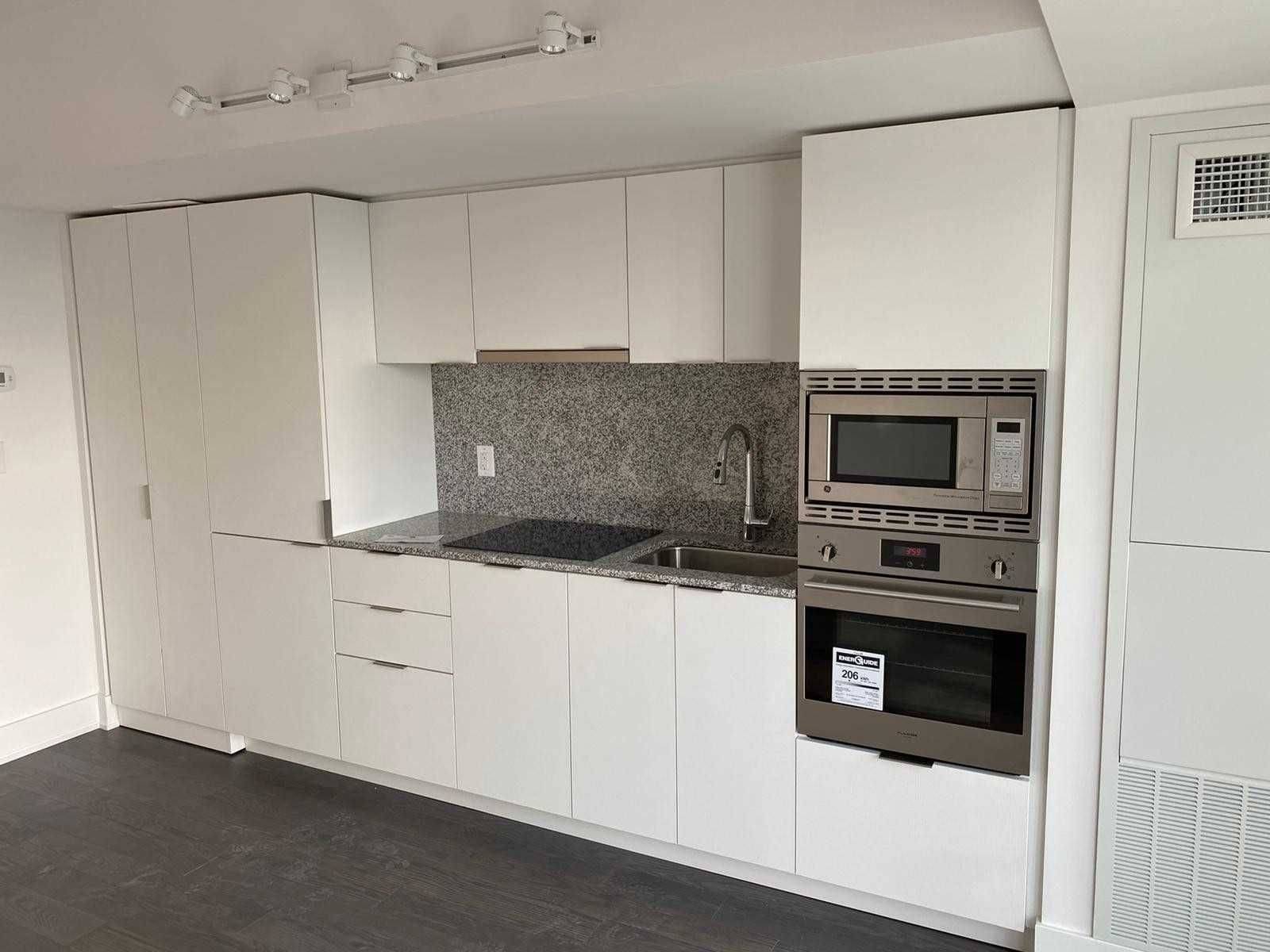 Toronto C01, ON M5S 0C6,955 Bay ST #2811