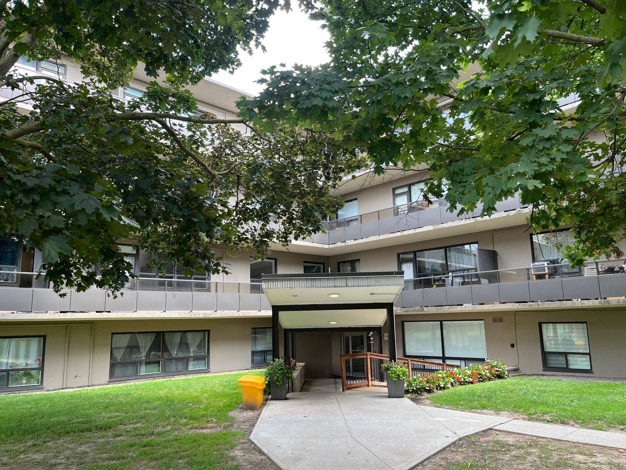 Toronto W05, ON M3K 1W1,31 Paxtonia BLVD #107