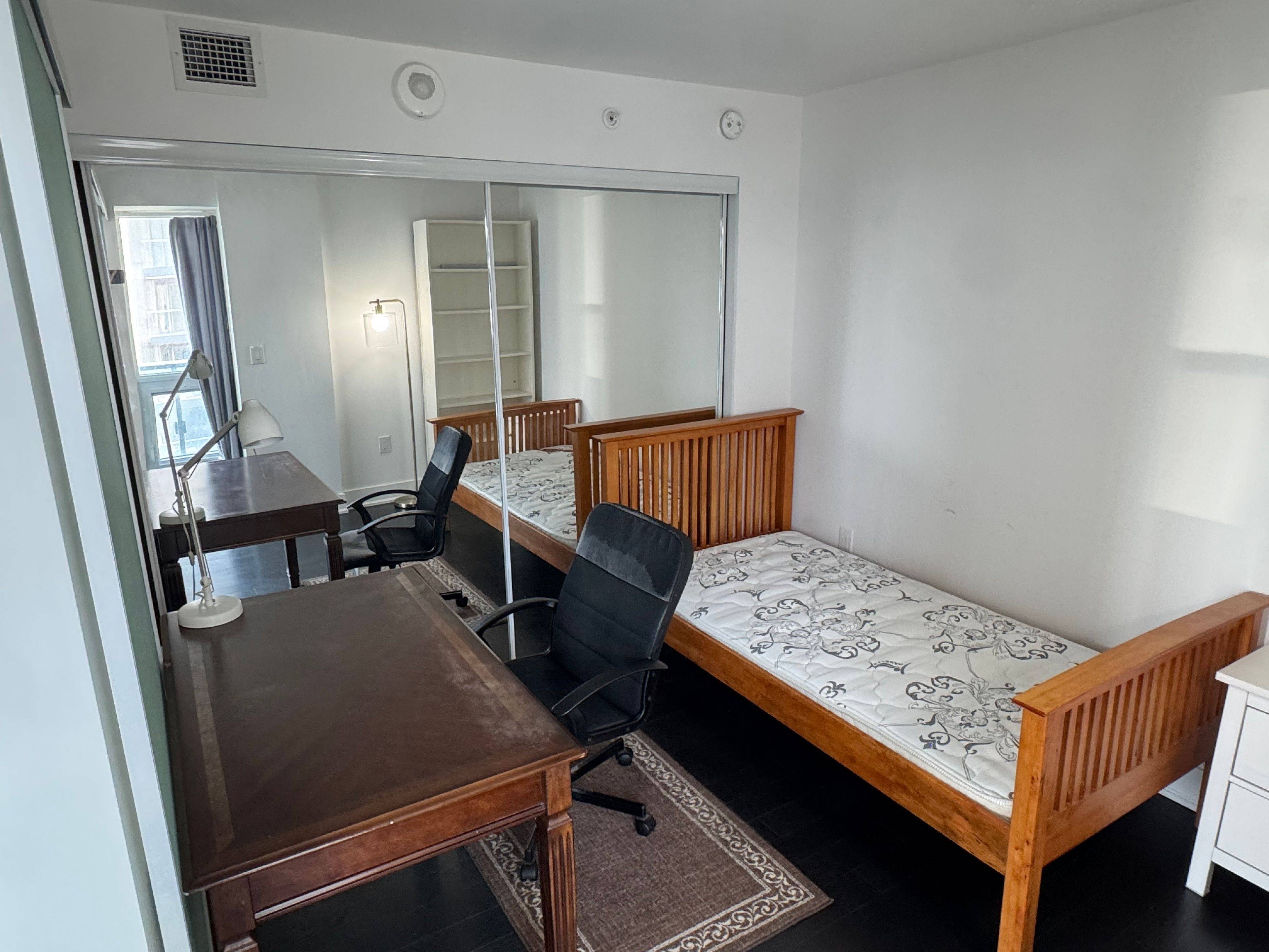 Toronto C01, ON M5S 2A2,955 Bay ST #2107