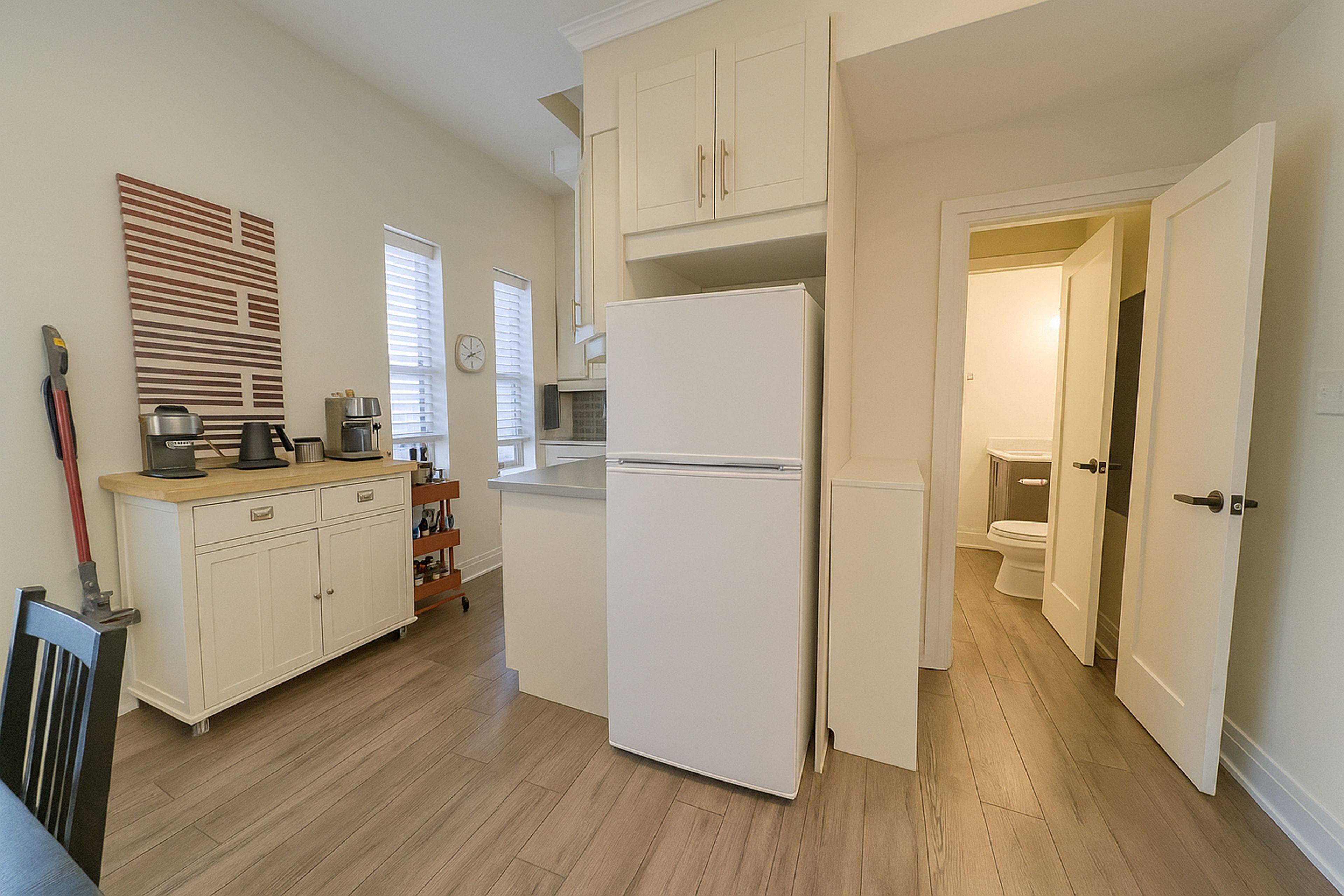 Toronto C01, ON M5T 1Z4,227 Beverley ST #3