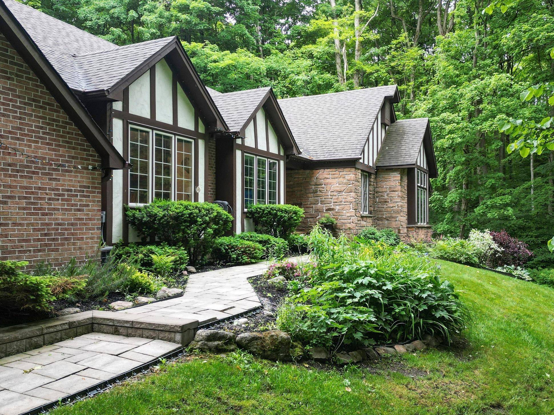 Whitchurch-stouffville, ON L4A 7X4,15 Maple Bush TRL