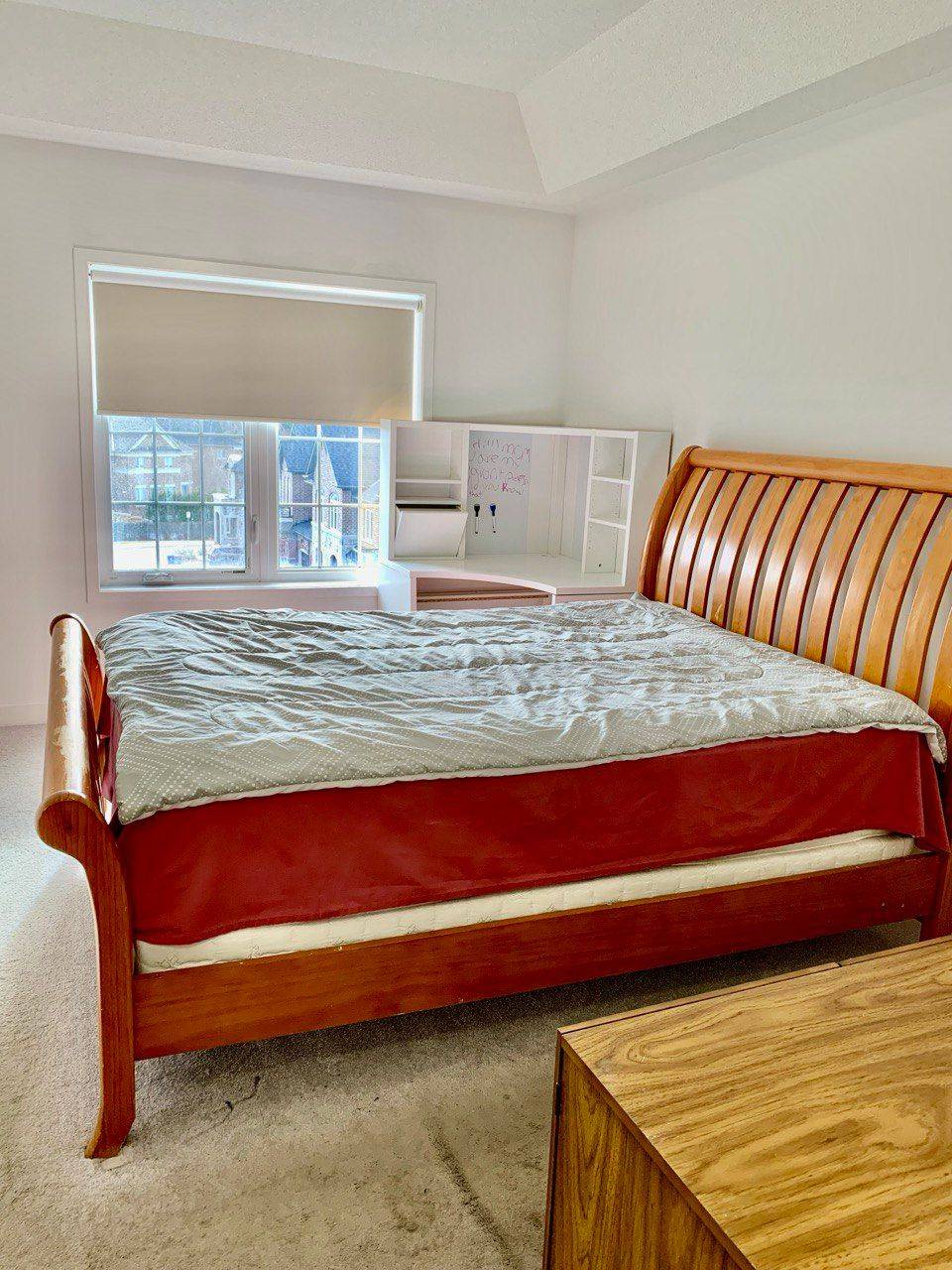Newmarket, ON L3Y 0E3,221 Harding Park ST N