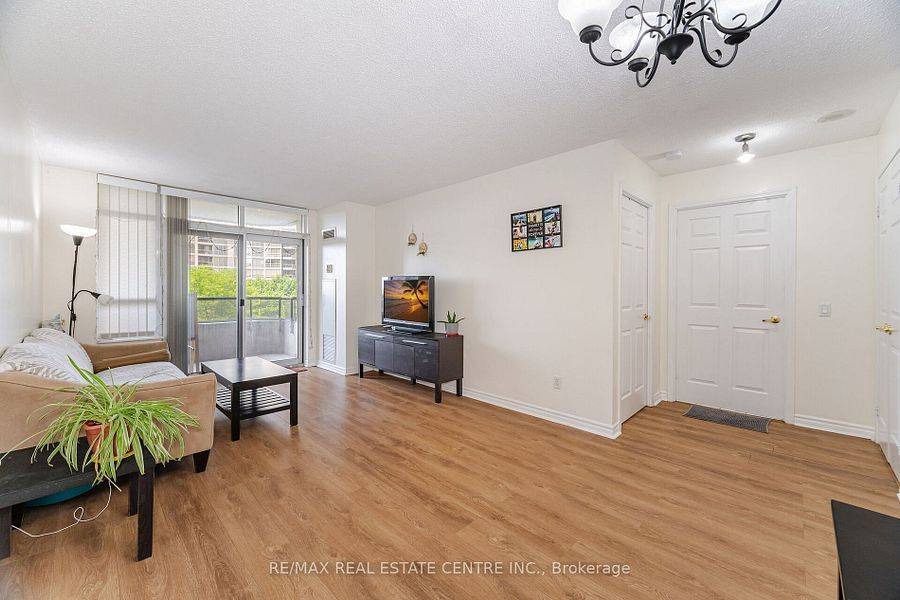 Mississauga, ON L5R 3Z5,35 Kingsbridge Garden CIR #514
