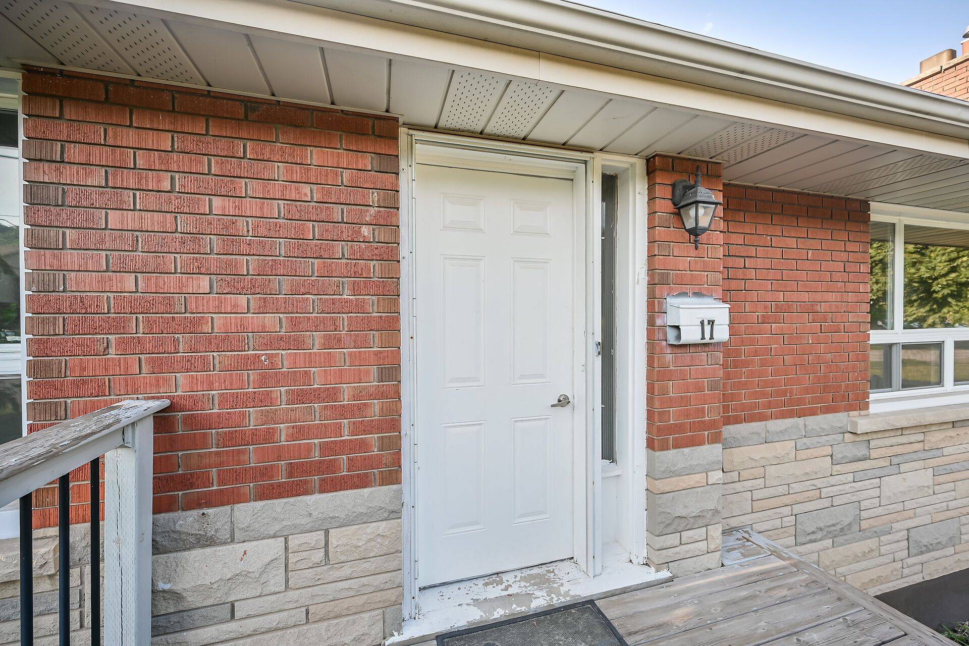 Grimsby, ON L3M 1J5,17 Brierwood AVE