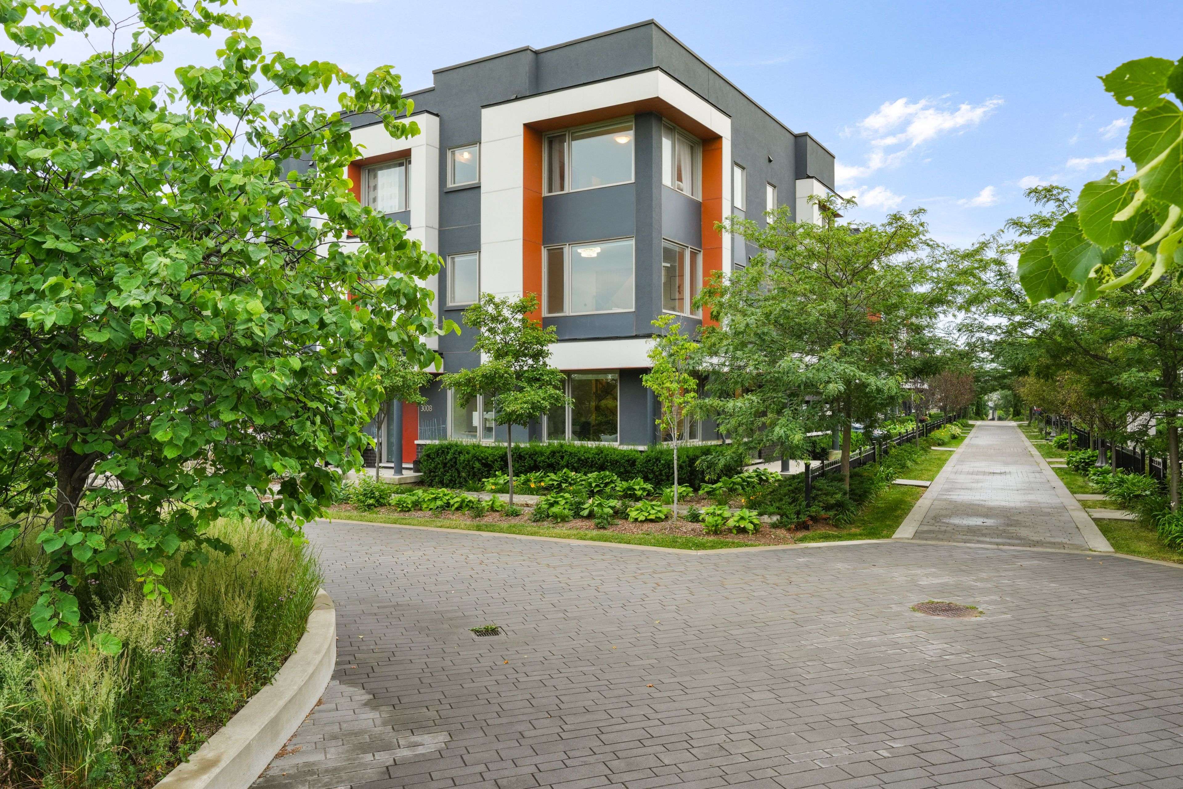 Oakville, ON L6M 0Y6,3006 Creekshore Common N/A #34