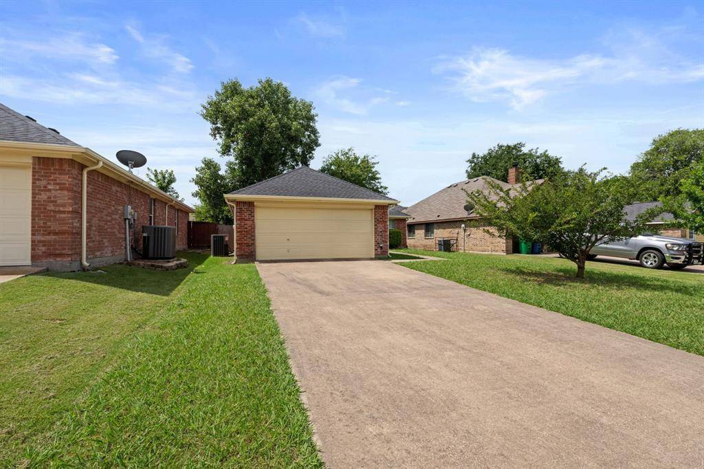 Waxahachie, TX 75165,90 Elmwood Trail