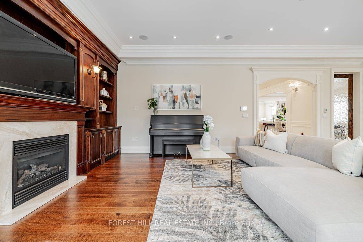 Toronto C12, ON M2L 1J9,139 Beechwood AVE