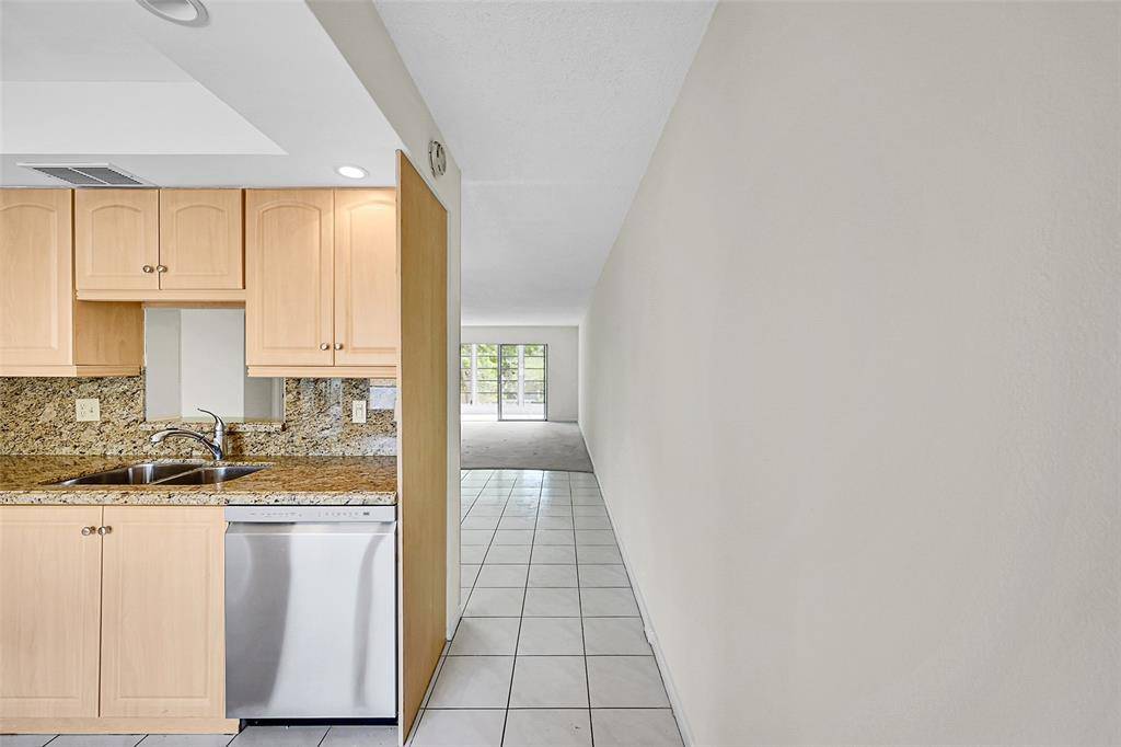 Coconut Creek, FL 33066,2003 GRANADA #J3