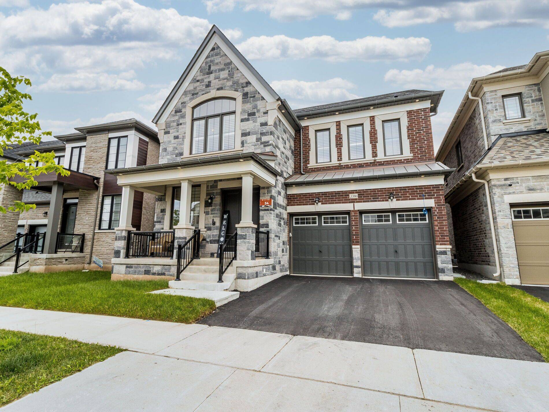 Oakville, ON L6M 5L4,1386 Queens Plate RD
