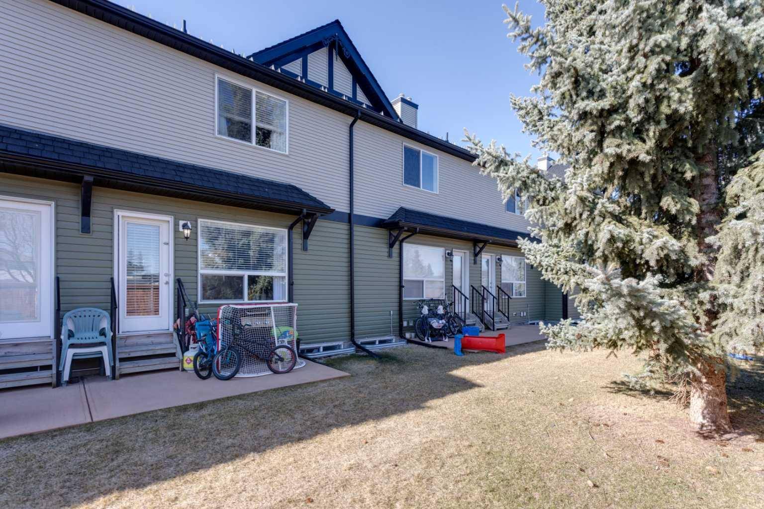 Airdrie, AB T4B 3H5,140 Sagewood BLVD #205