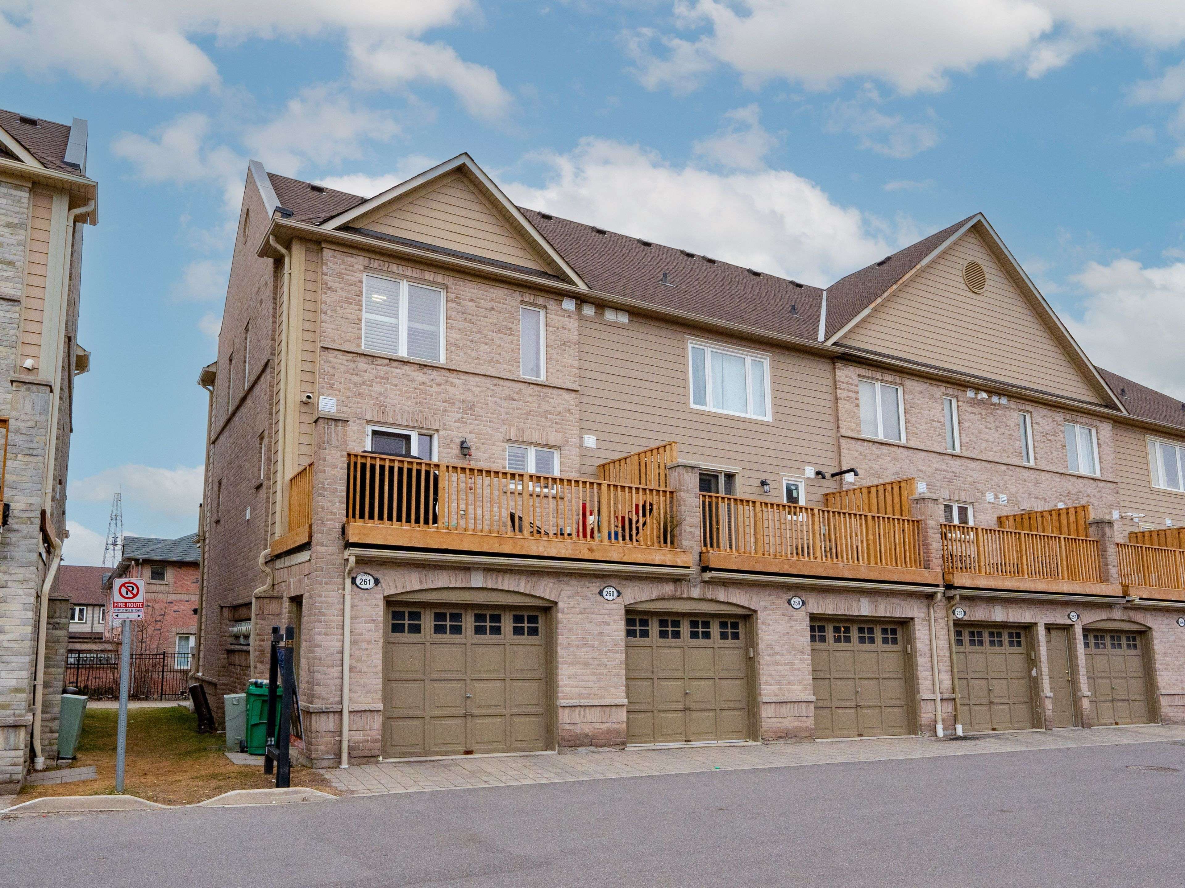 Mississauga, ON L5M 8E2,4975 Southampton DR #261