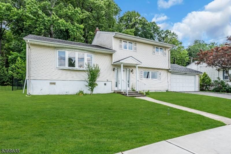 Totowa Boro, NJ 07512,183 Winifred Dr