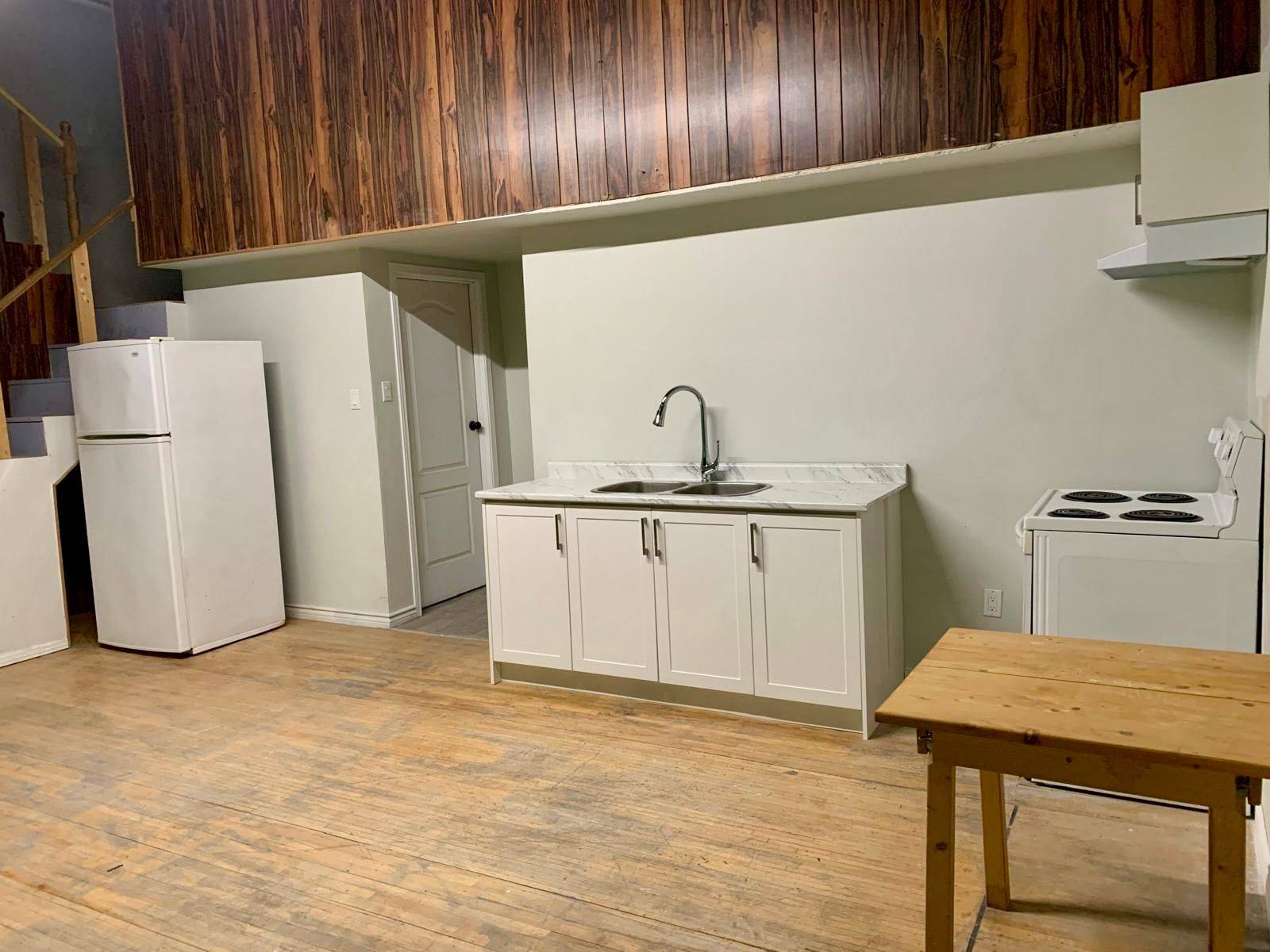 Toronto C01, ON M5T 2G8,450 Spadina AVE #2