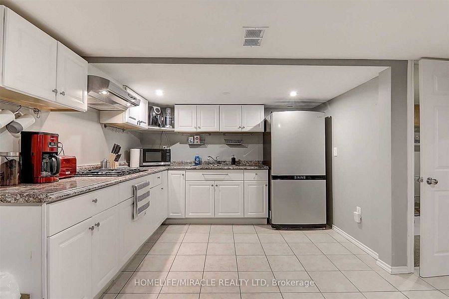 Whitby, ON L1N 0C2,28 Oceanpearl CRES