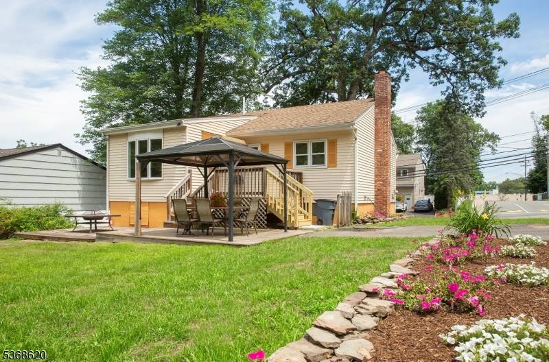 Oakland Boro, NJ 07436,96 Yawpo Ave