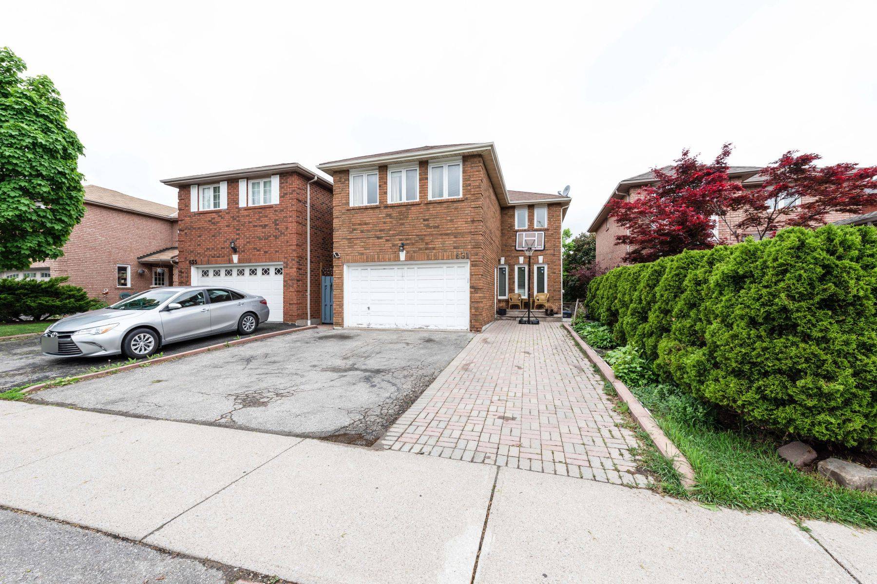 Mississauga, ON L5R 3N6,631 Ashprior AVE
