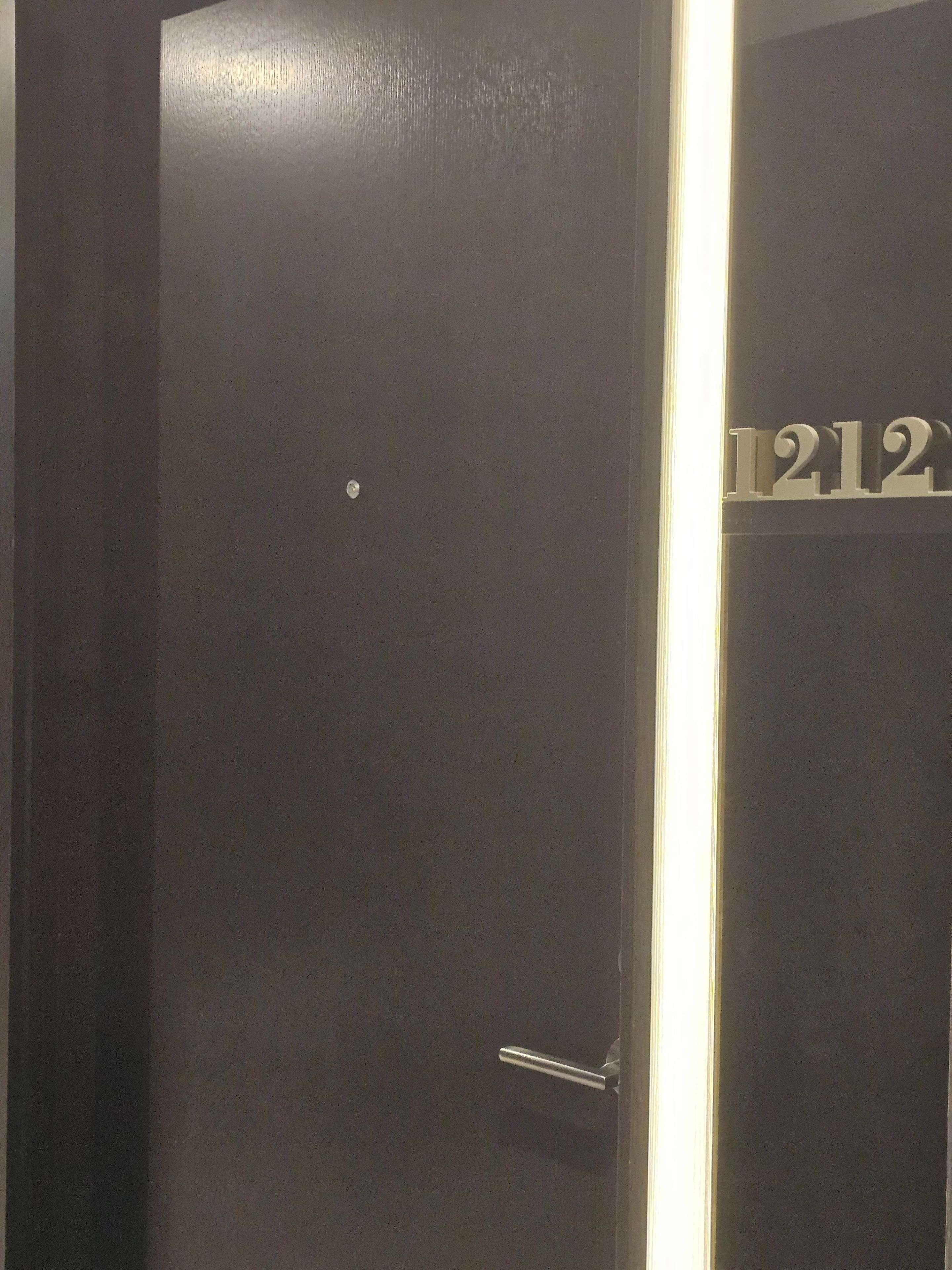Toronto C02, ON M4W 1L2,11 Yorkville AVE #1212