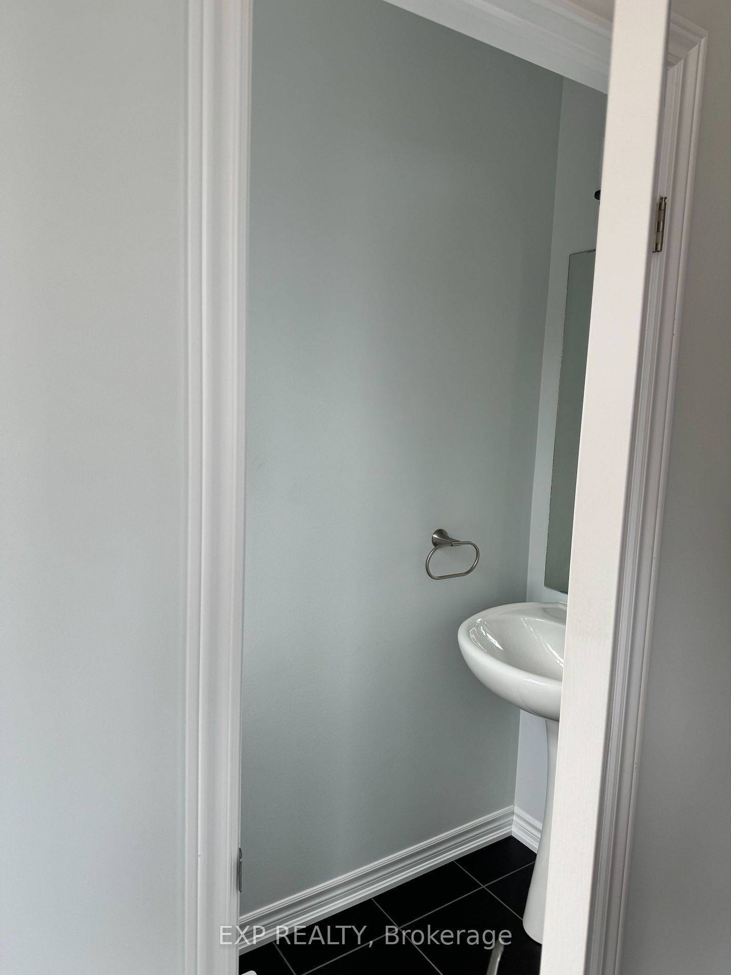 Niagara Falls, ON L2G 5S3,5672 Dorchester RD #33
