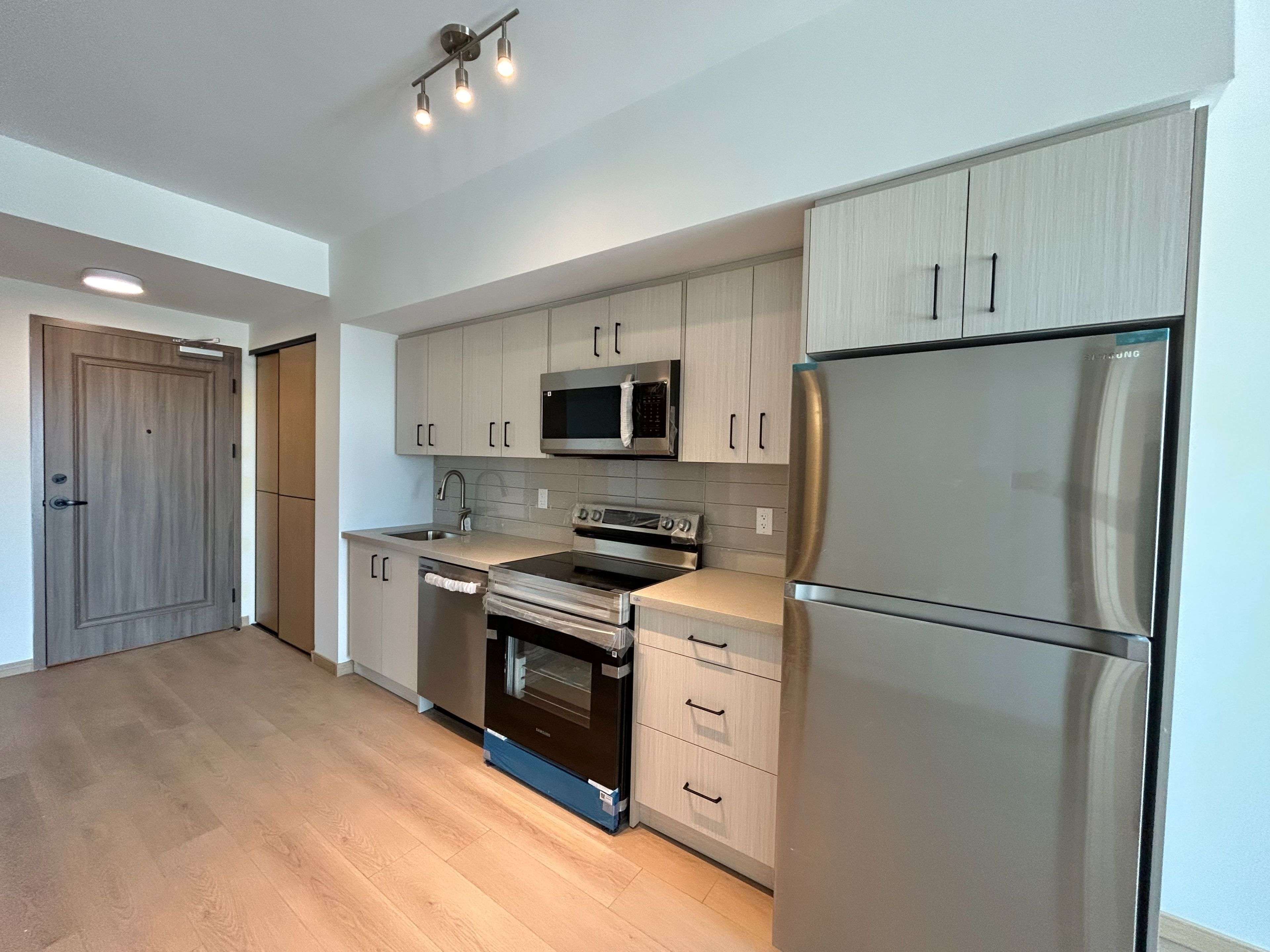 Toronto E05, ON M1T 3K5,3445 Sheppard AVE E #B908