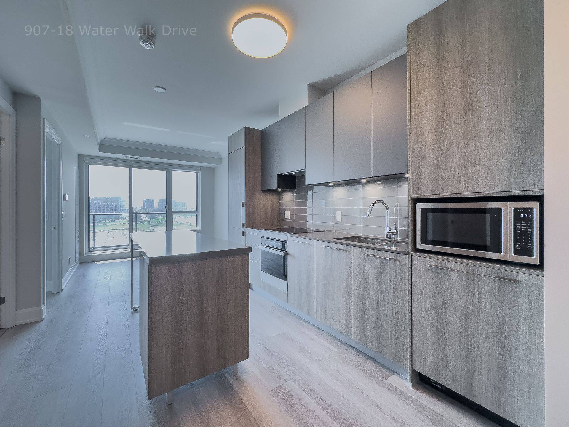 Markham, ON L3R 6L5,18 Water Walk DR #907