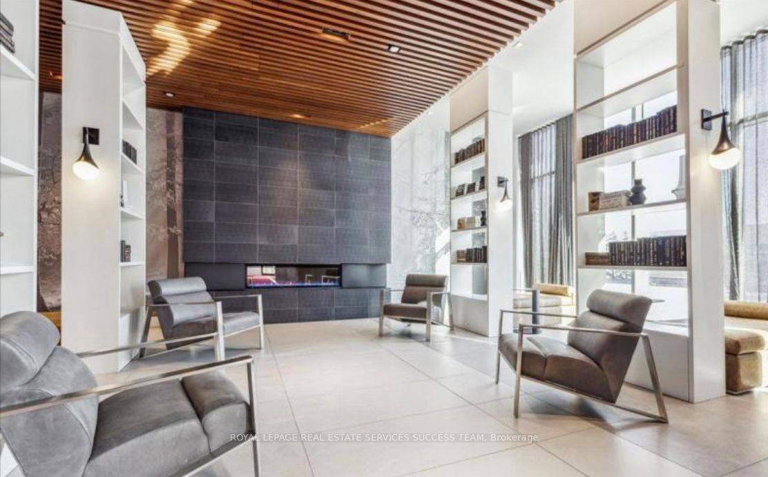 Oakville, ON L6H 3R6,297 Oak Walk DR #1205
