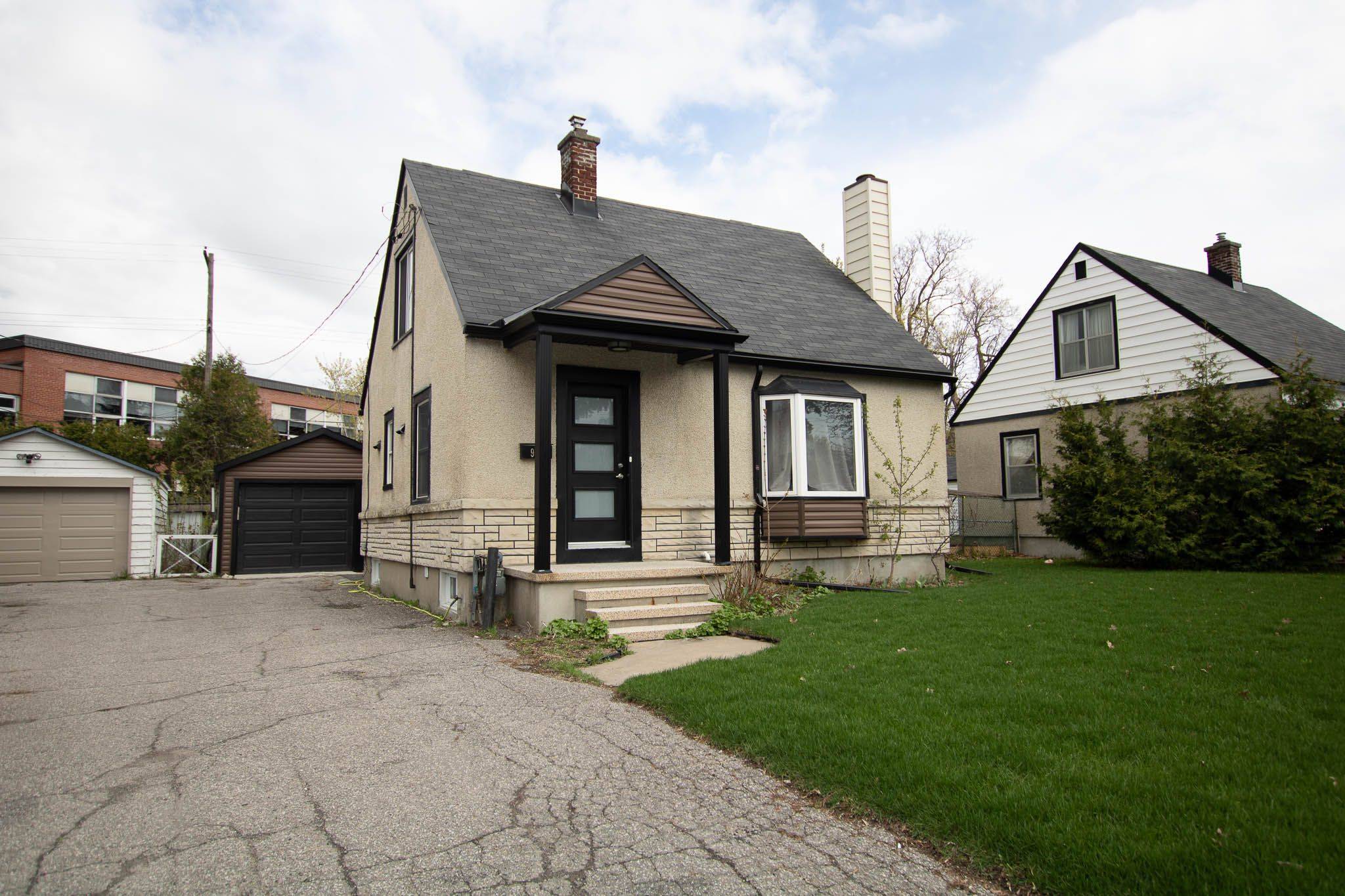 Carlington - Central Park, ON K1Z 5Z7,929 Merivale RD