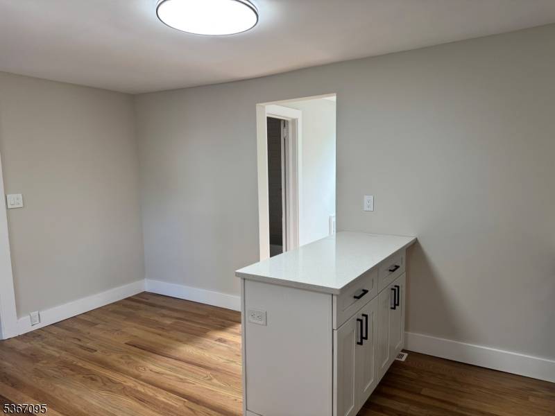 Somerville Boro, NJ 08876,62 Somerset St #1
