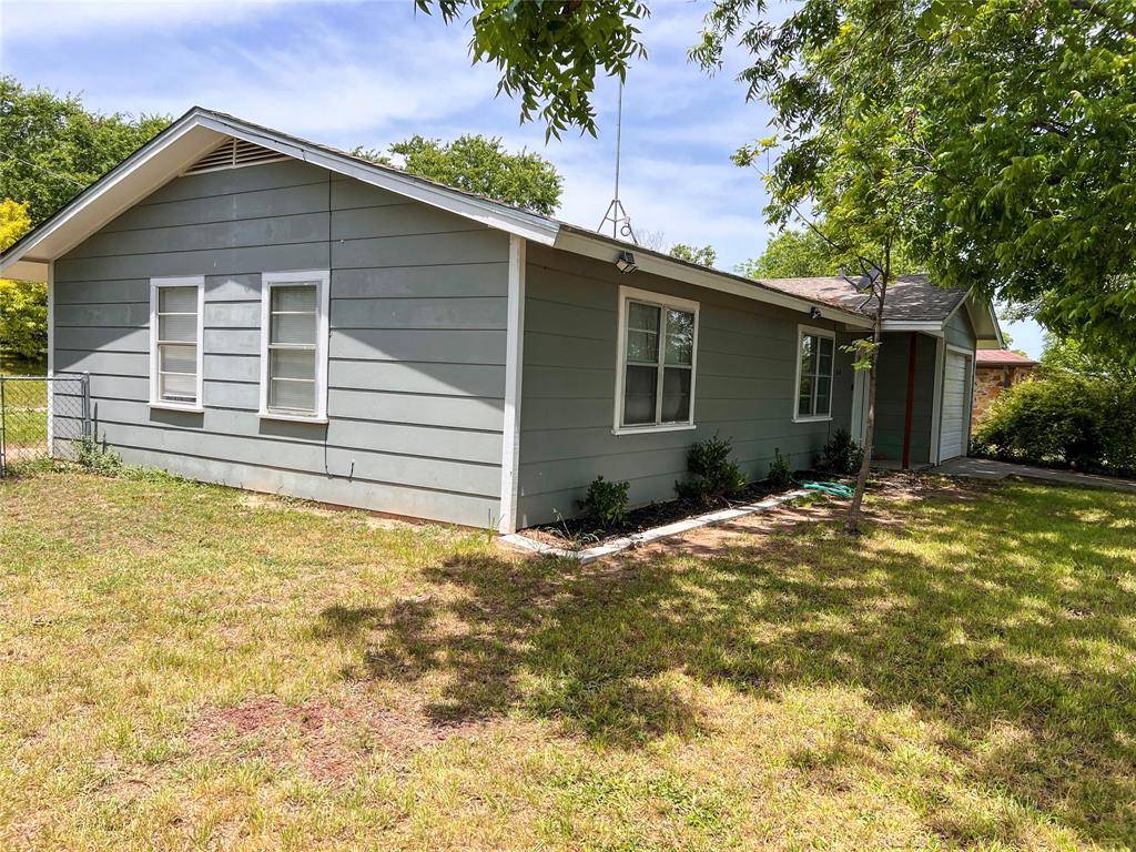 Clifton, TX 76634,810 N Avenue F